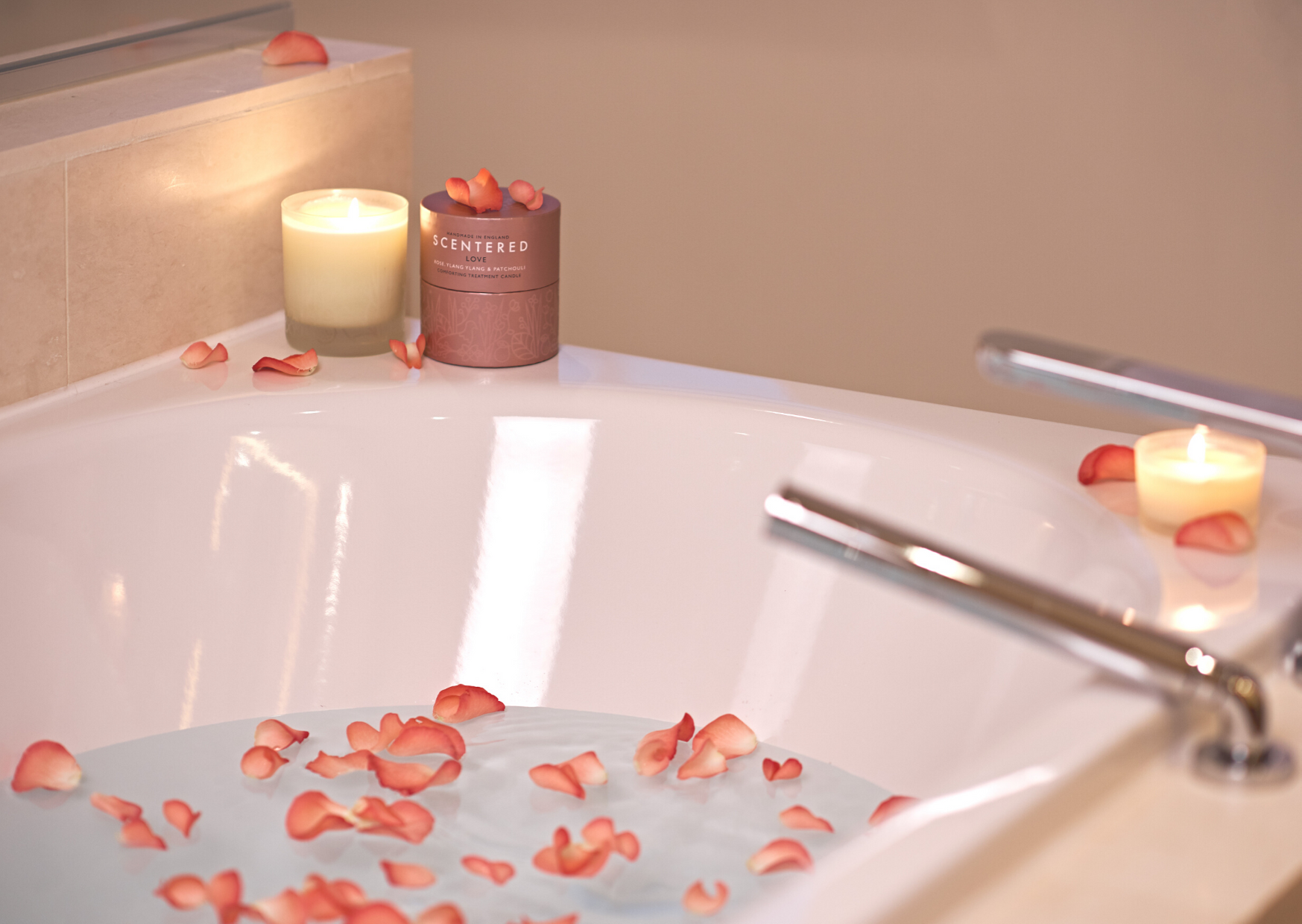 bath with rose petals 