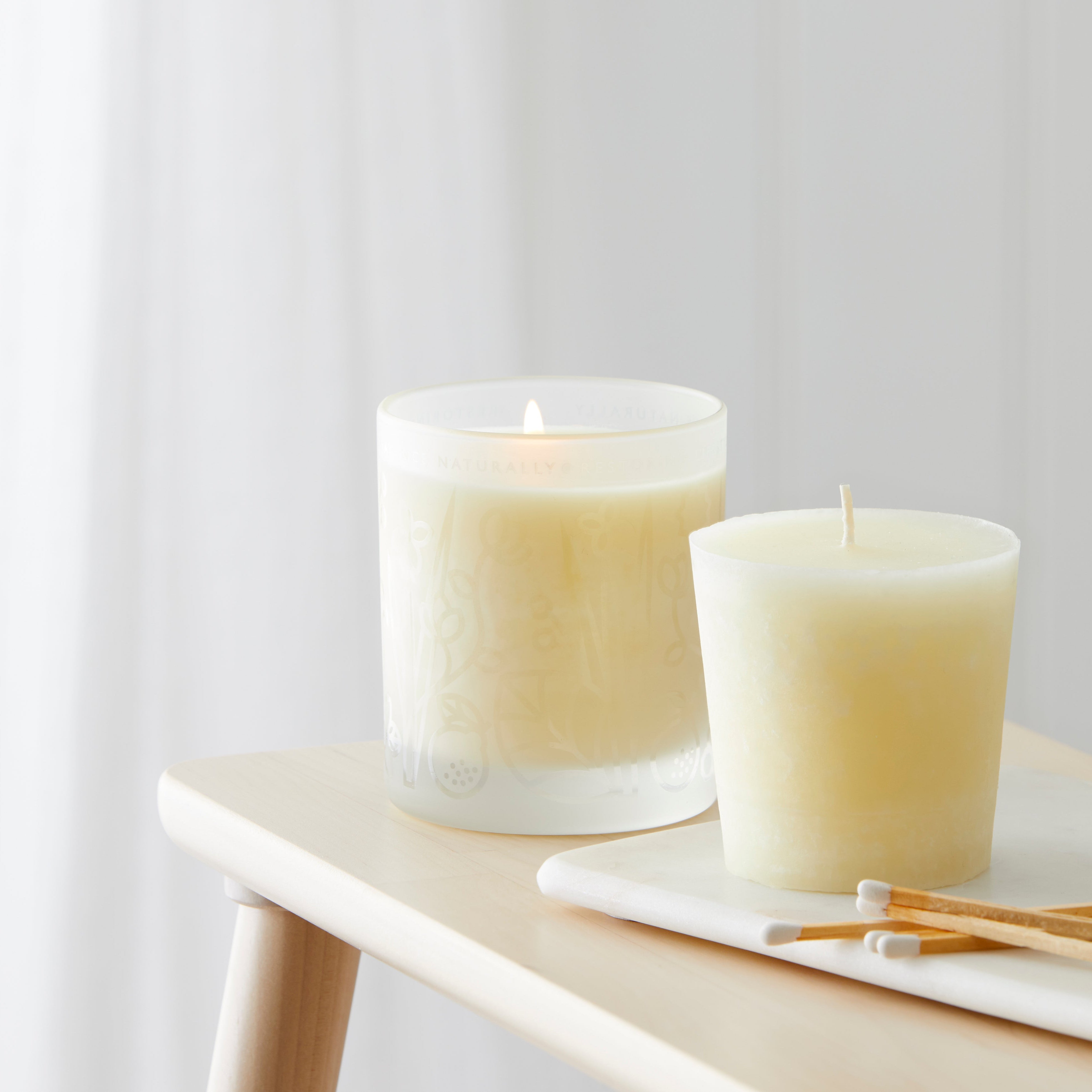 Relax and unwind with our stress-relief candle, ideal for preparing for a good night’s sleep.