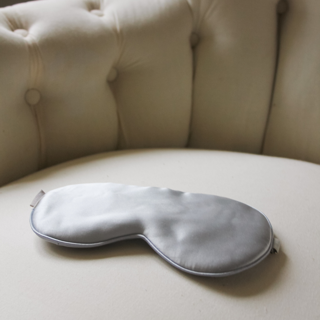 Silk eyemask for helping sleep